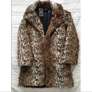 Faux fur leopard print coat 🧥